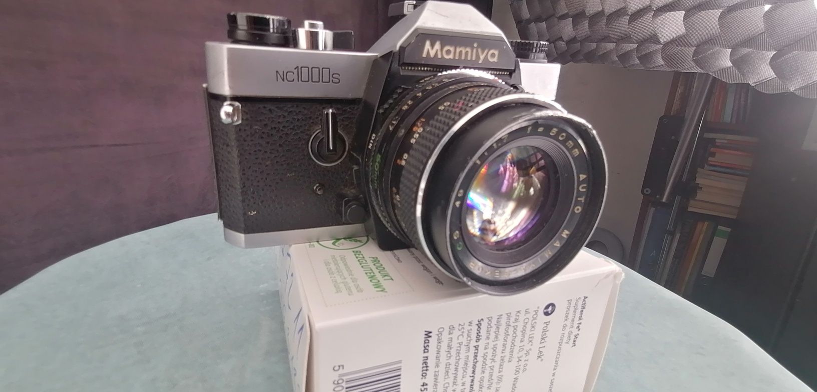 Mamiya lustrzanka analogowa z obiektywem