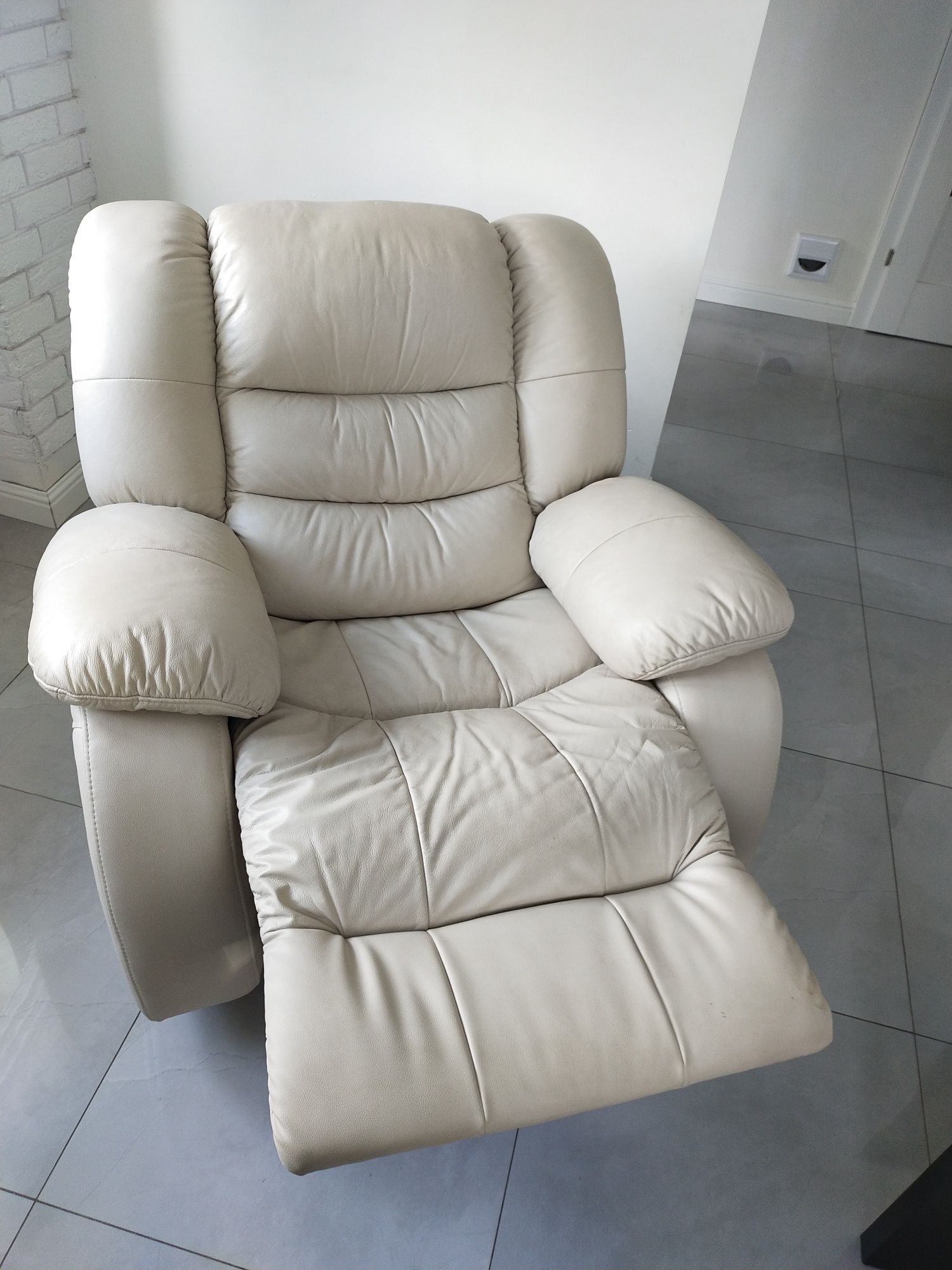 Bujany fotel z funkcją relax skóra naturalna