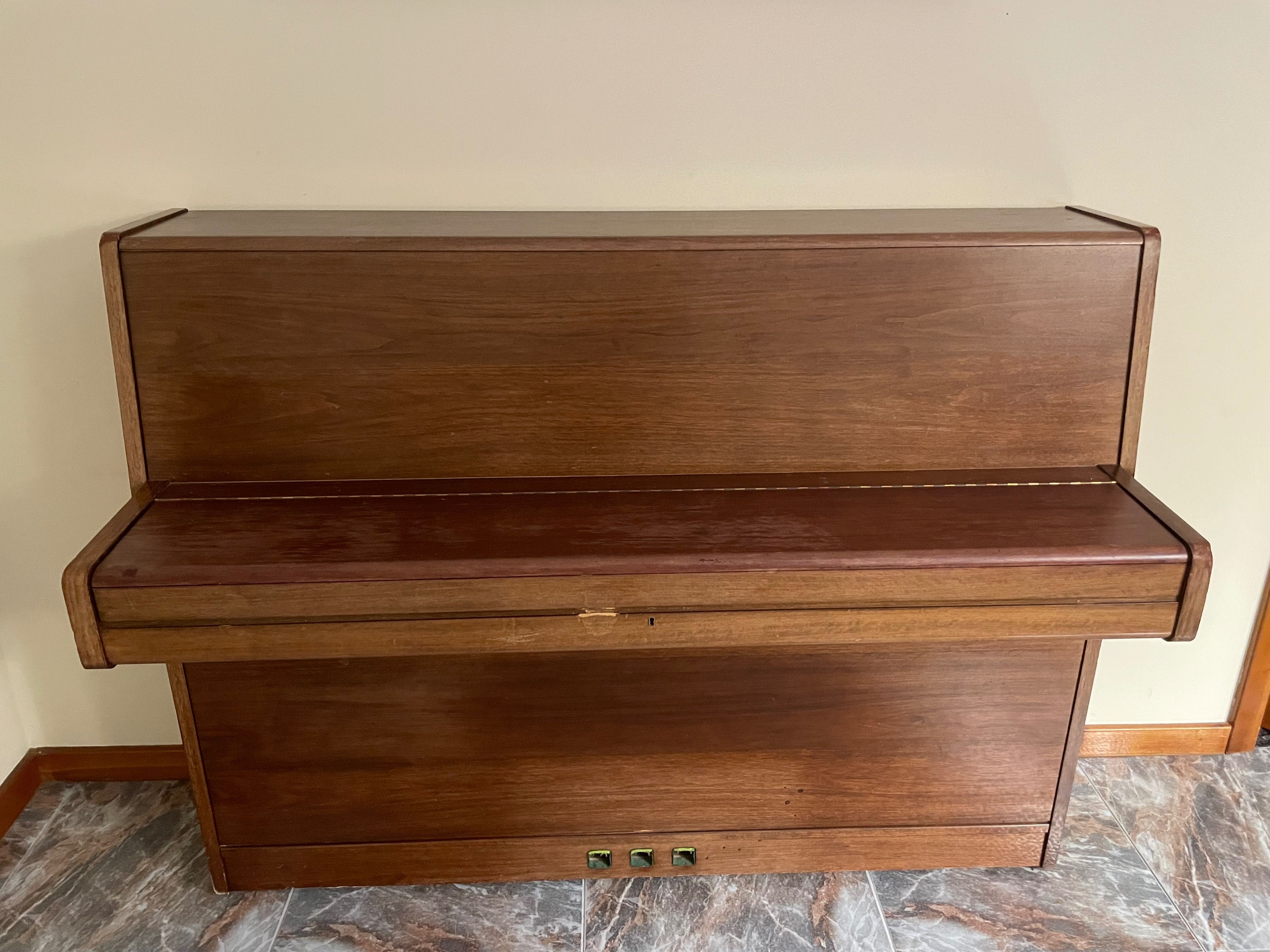 Piano W.Hoffmann