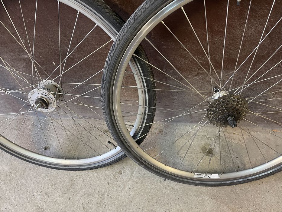 Przerzutki + dwa koła 28”