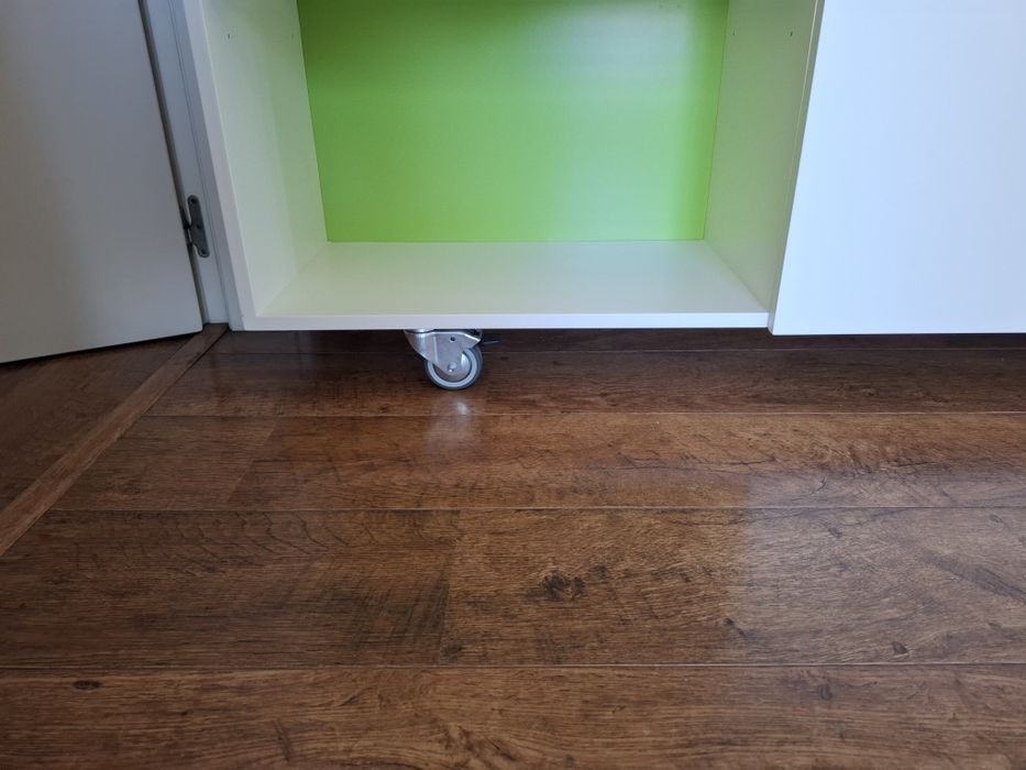 Movel com rodas e luz