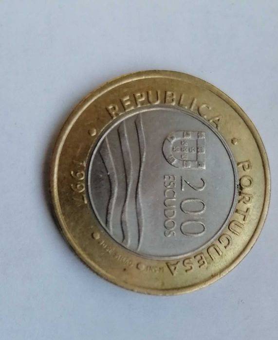 moedas comemorativas 200 e 100 escudos