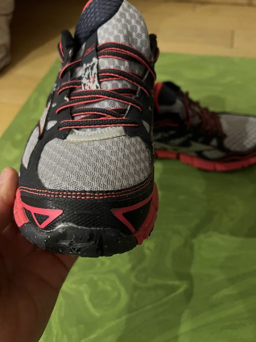 Mizuno кросівки 42,5