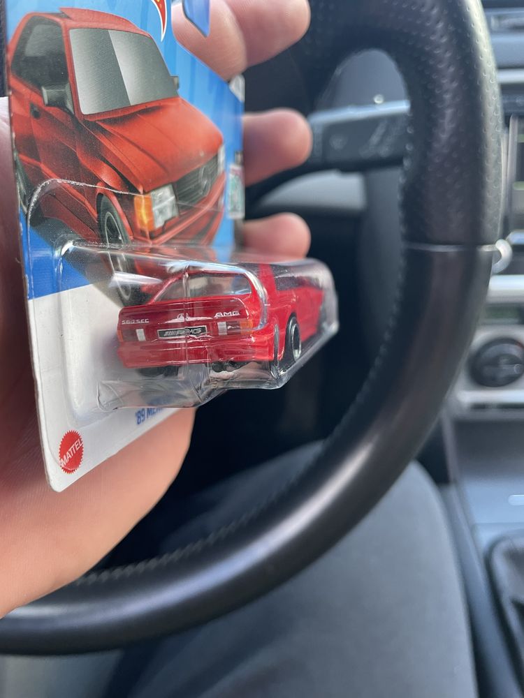 Hot wheels mercedes benz 560 sec amg red