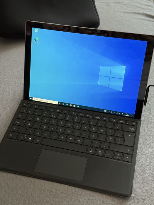 Microsoft Surface Pro 5 i5-7300U 8 GB RAM 256 GB SSD