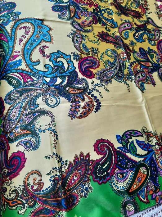 Bona Ventu Jedwab Ideał wzory paisley zielona apaszka chustka jedwabna