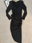 Elegancka czarna sukienka midi z diagonalu z marszczeniami H&M 36
