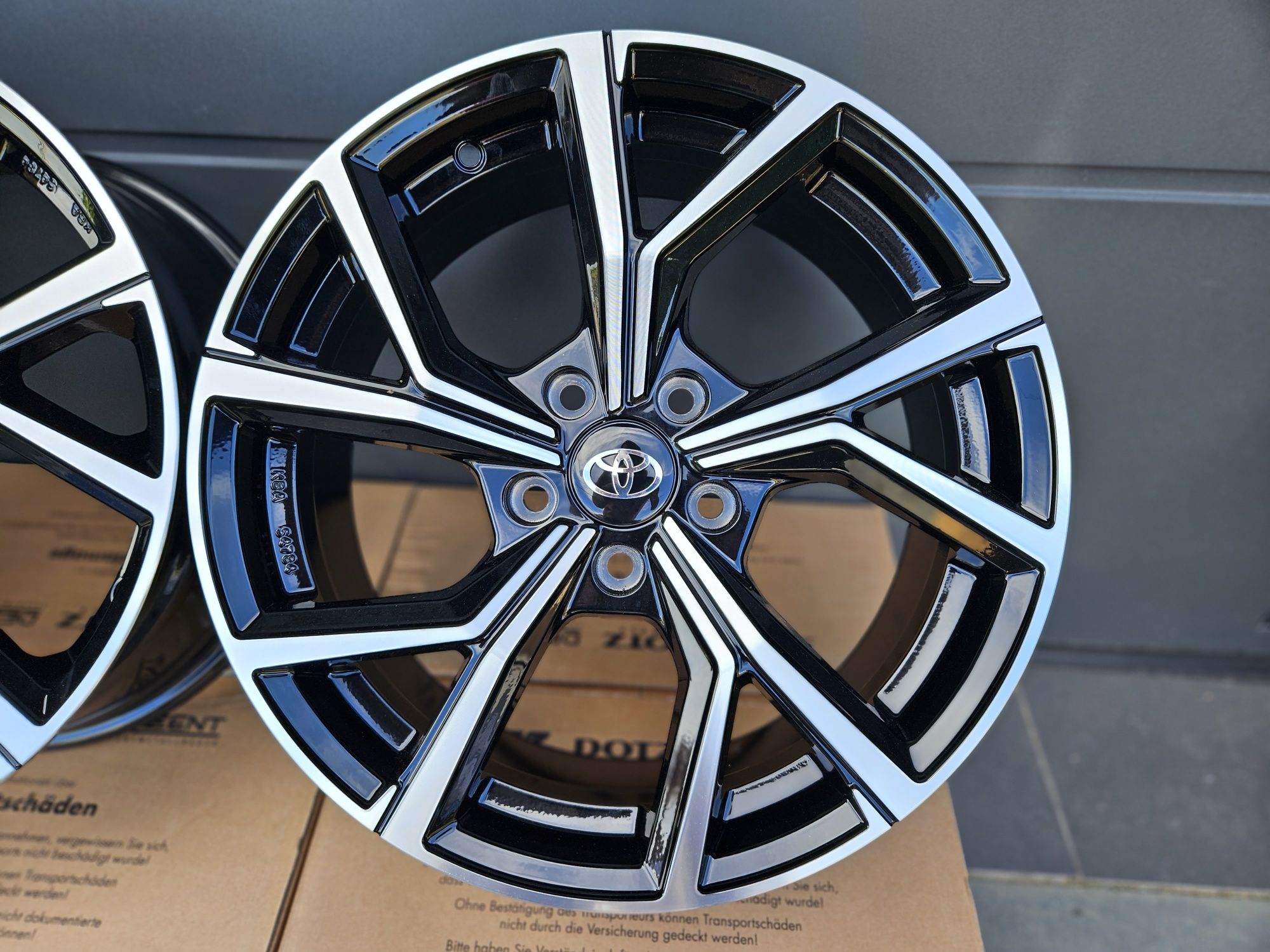 TOYOTA 17 " Nowe 5x114,3 C-HR Corolla Cross RAV4 CHR Felgi Czarne