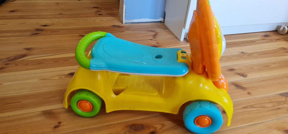 Zabawka edukacyjna, jeździk i hulajnoga w jednym