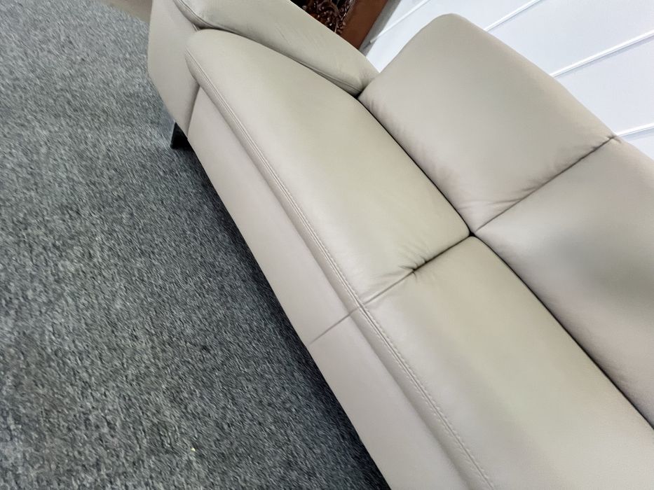 Диван шкіряний бежево світлий