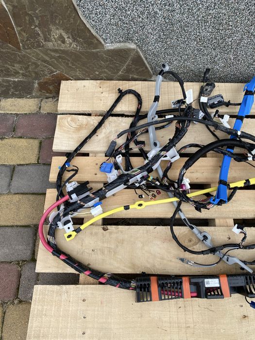 Проводка салону Tesla Model Y коса магістраль