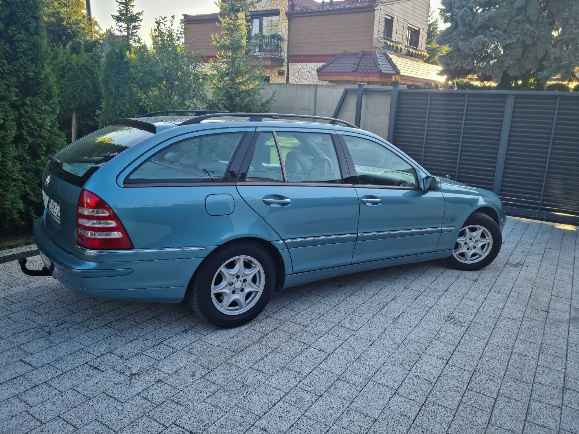 Śliczny Mercedes-Benz klasa C, Benzyna, Automat, Jasna Skóra