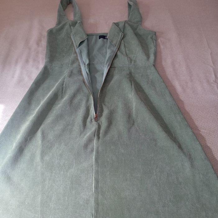 Vestido com alças, verde musgo