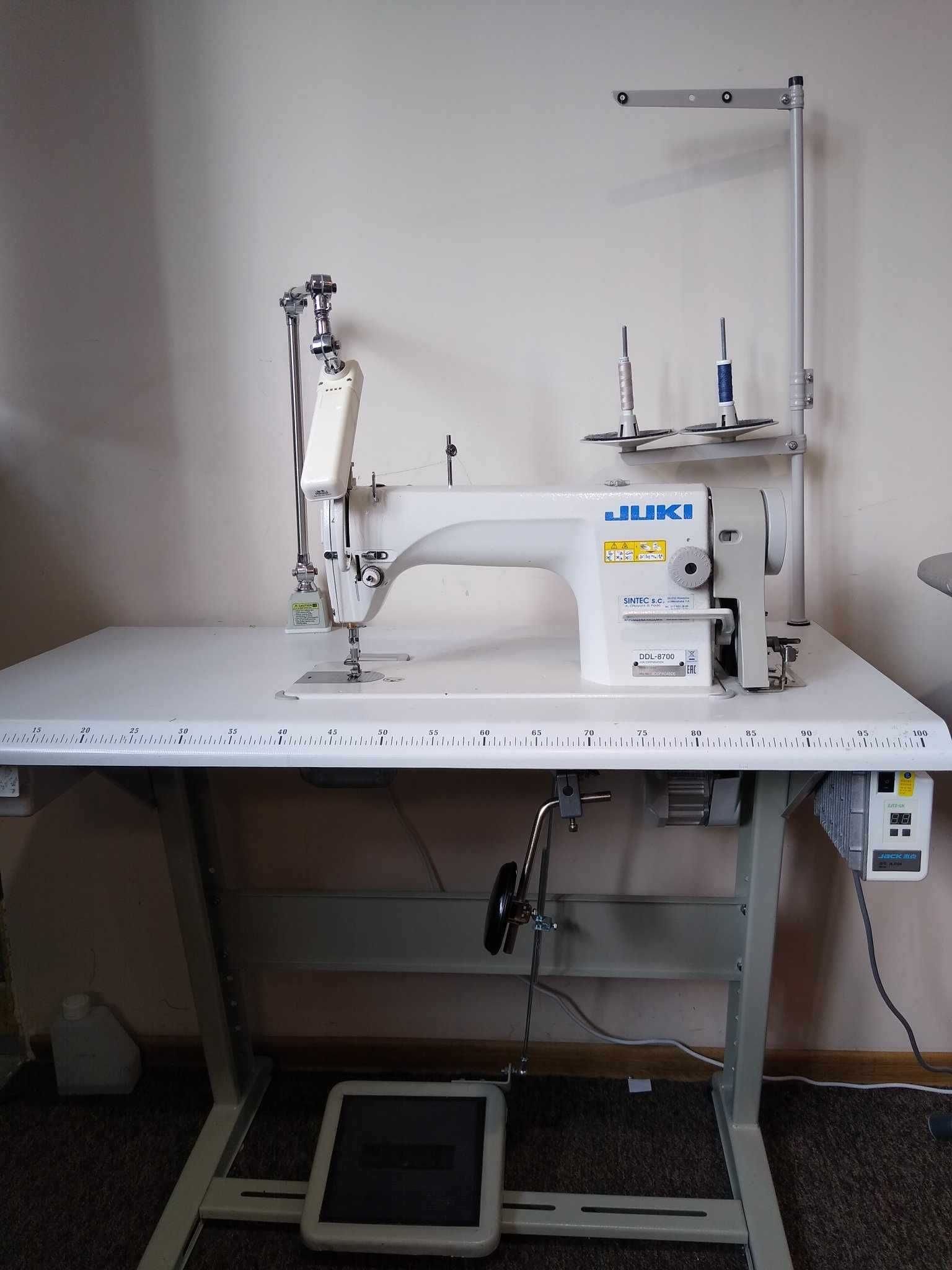 Maszyna do szycia JUKI DDL-8700 cały zestaw ze stołem lampka gratis