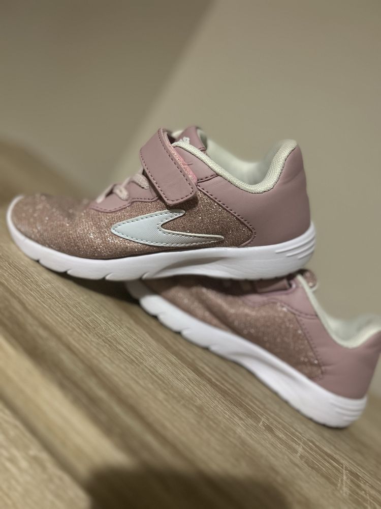 Buty dla dziewczynki.