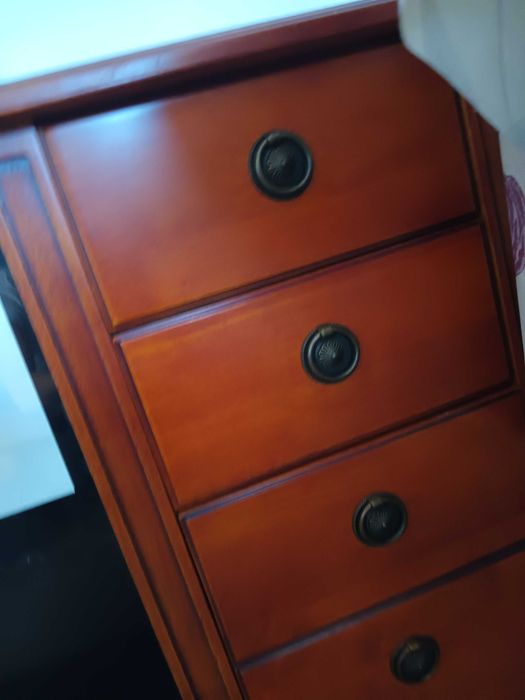 Mała szafka komoda drewniana z szufladami