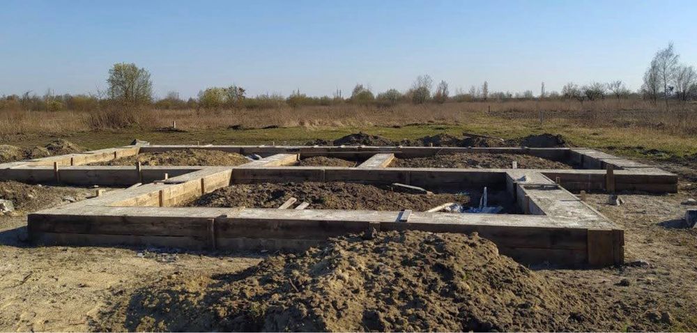 ТЕРМІНОВО Земельна ділянка на Крошні з фундаментом!!!