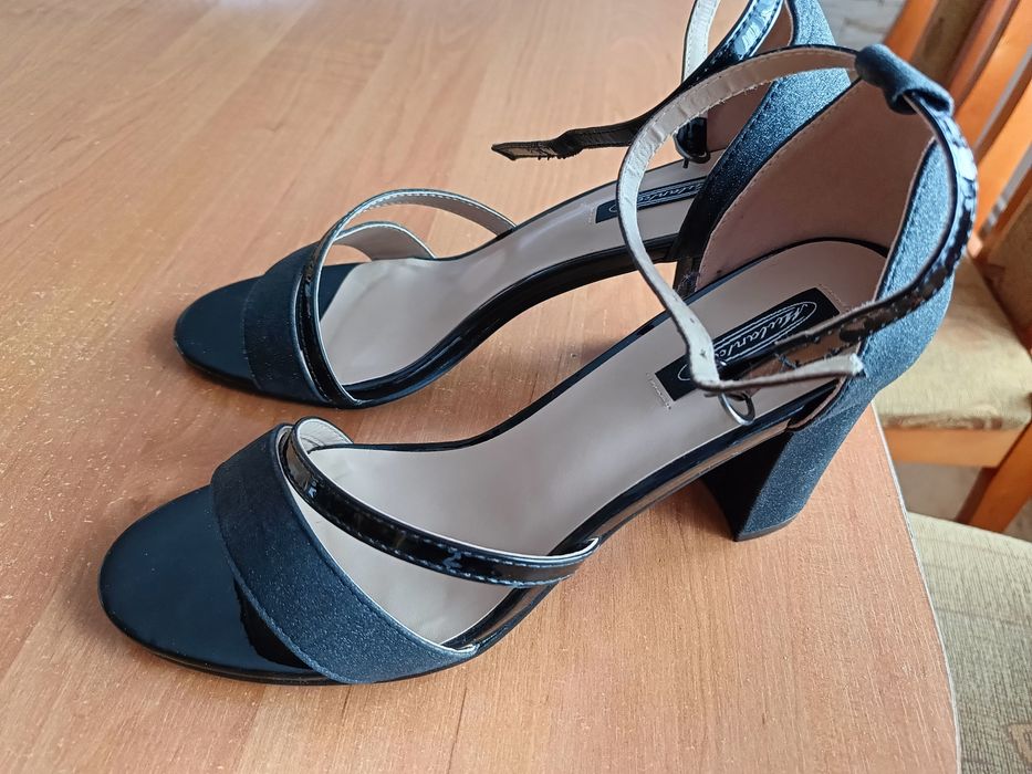 Czarne mieniące sandały rozmiar 40