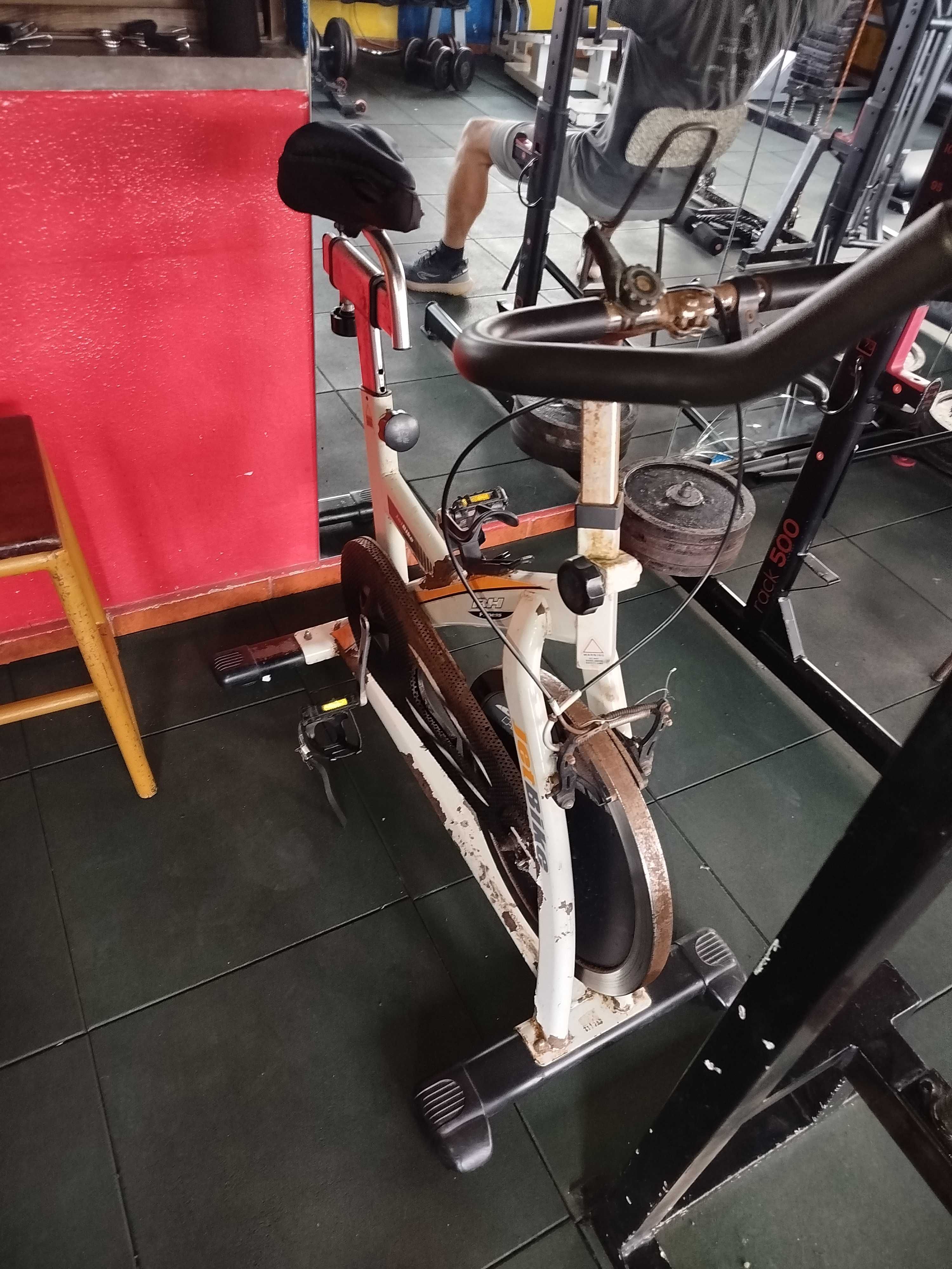 Hack squat +bicicleta+banco