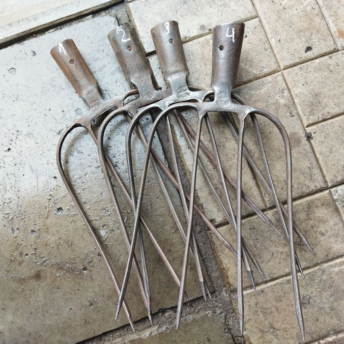 Садовый инвентарь вилы для сена  вили СССР