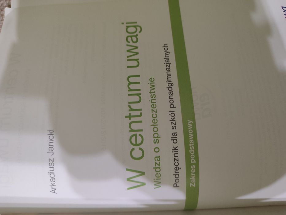 Podręcznik do WOS dla szkół ponadgimnazjalnych "W centrum uwagi"