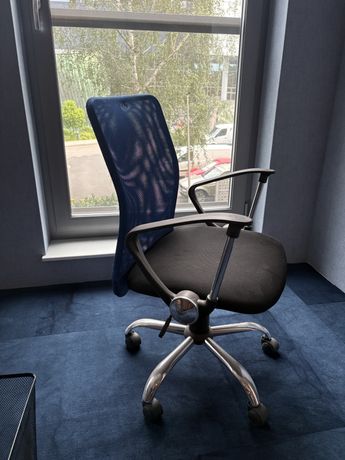 Oddam krzesla  biurowe za darmo REZER