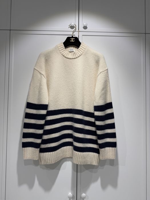 COS молочний кашеміровий джемпер в смужку кашемір светр