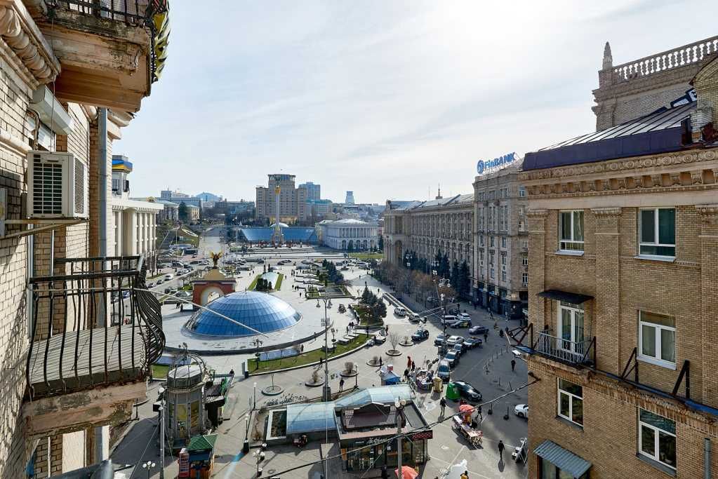 Студіо з видом на Майдан Світло 24/7, вул.  Софіївська 2