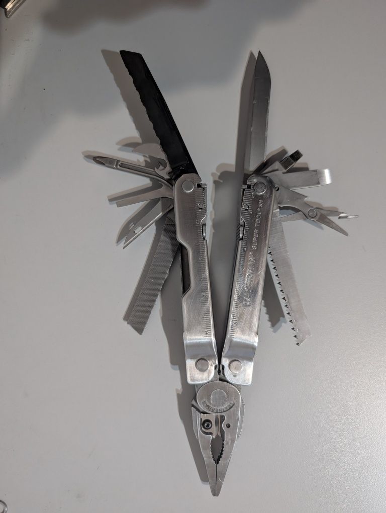 Мультиінструмент LEATHERMAN wave + Leatherman super tool 300