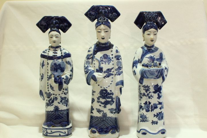 3 Dignatárias Escultura Porcelana Chinesa Dragões e Flores séc. XIX