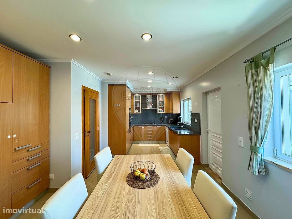 Moradia T4 para venda