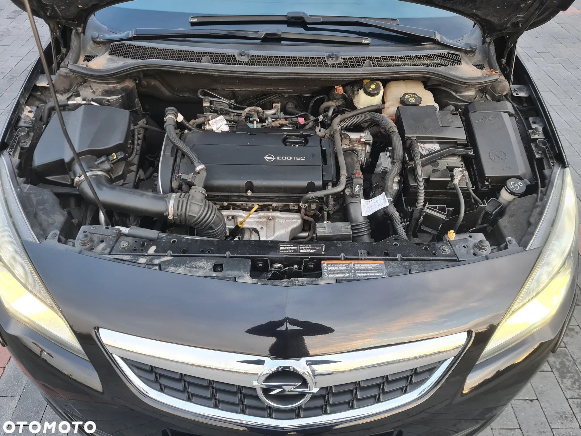 Opel astra 2010/2011 1.6T 180KM niski przebieg bezwypadek