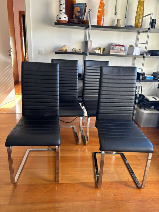 Conjunto de 4 Cadeiras Modernas em Pele Sintética e Aço Cromado