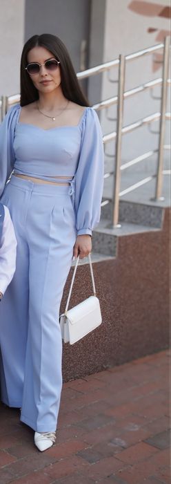 Нарядний голубий  костюм