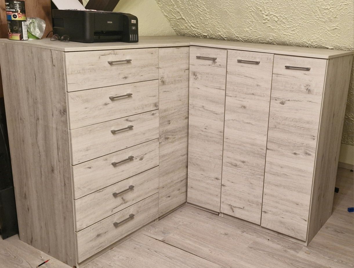 Duża i solidna  komoda