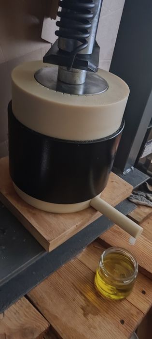 Продам олію льону холодного  віджиму :.