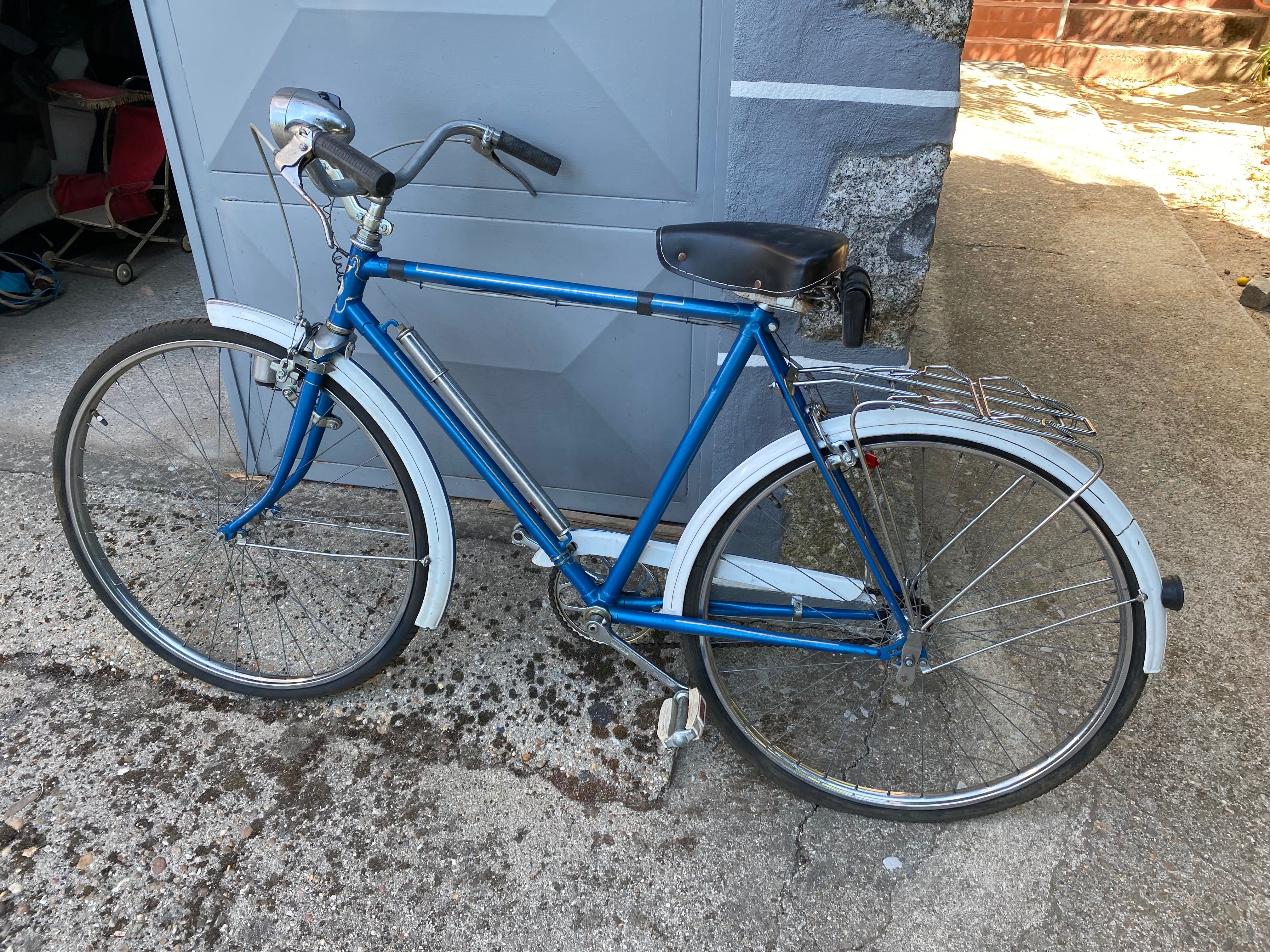 Bicicleta antiga da marca portuguesa Vilar. Sports model.