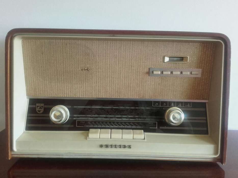 Rádio antigo anos 50