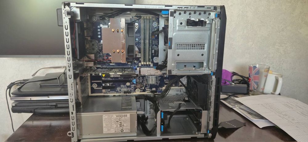Продам почти новый HP Z2 Tower G9