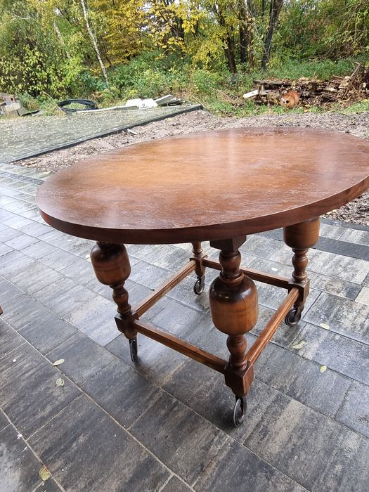 Stolik kawowy na kółkach