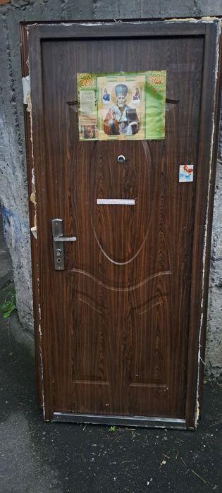 Двері жилізні вхідні