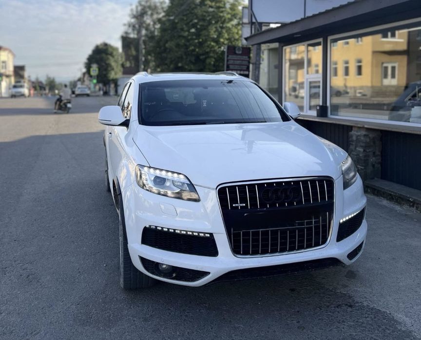 Audi Q7 3.0D S line на пневме на полному ходу