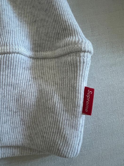 Supreme Hoodie Box logo