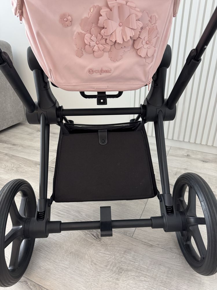 Продам коляску Cybex Priam Lux 4.0 Simply Flowers