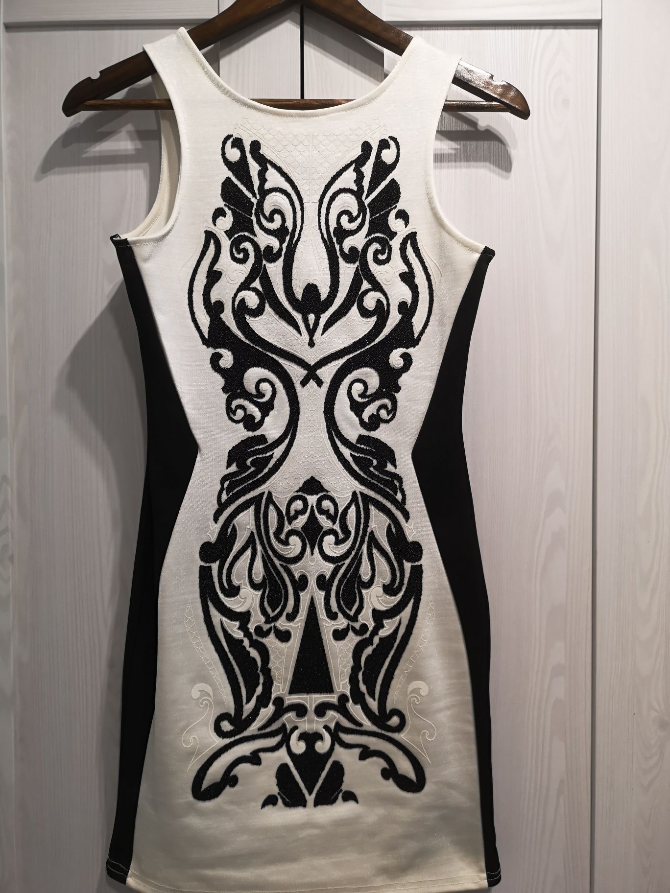 Sukienka damska River Island rozm 36 czarno biała/komunia,chrzest,slub