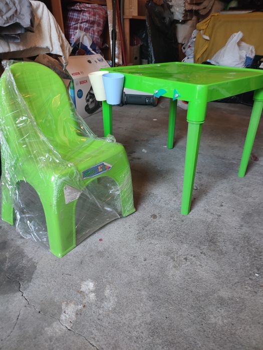 Дитячий стол та стул б/у