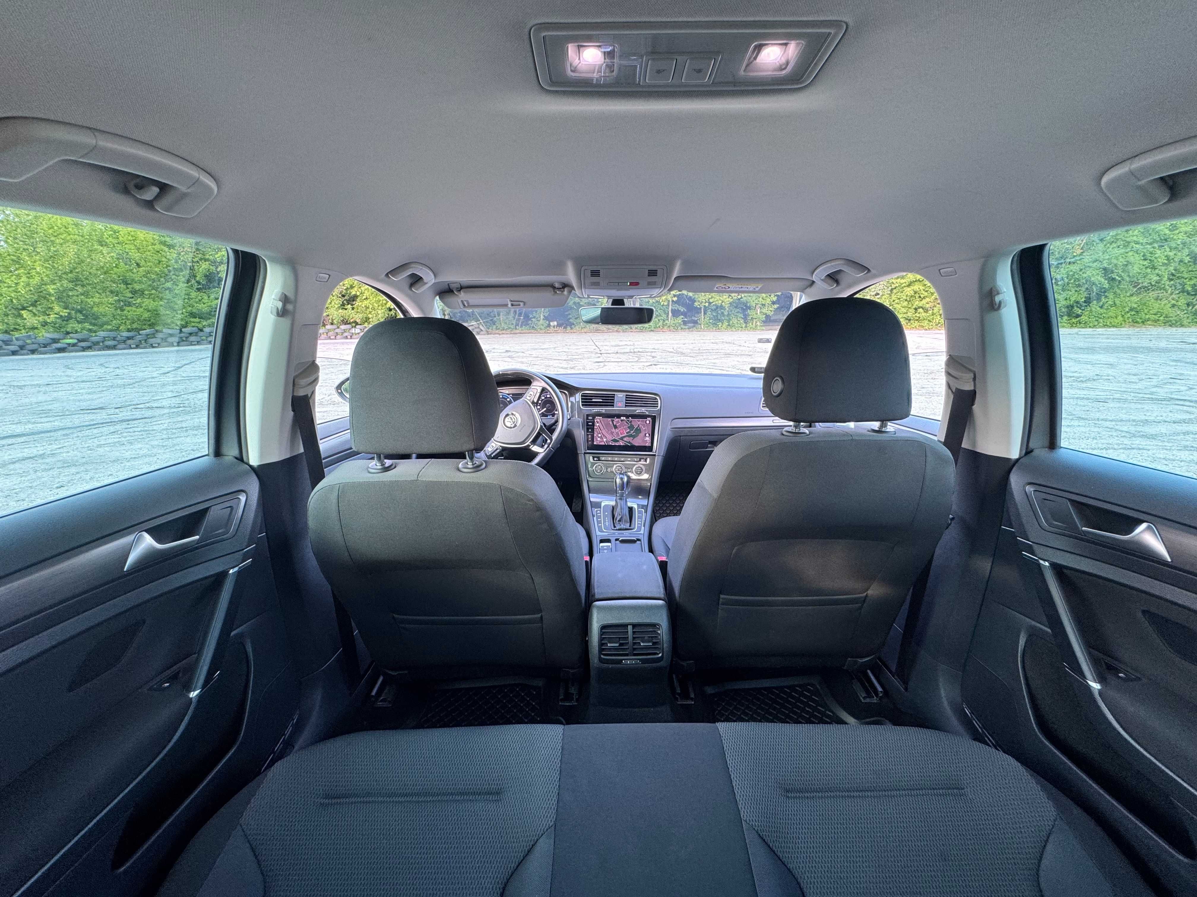 Volkswagen E-Golf  батарея 35.8 Квт, рік випуску: 2019, Не фарбований