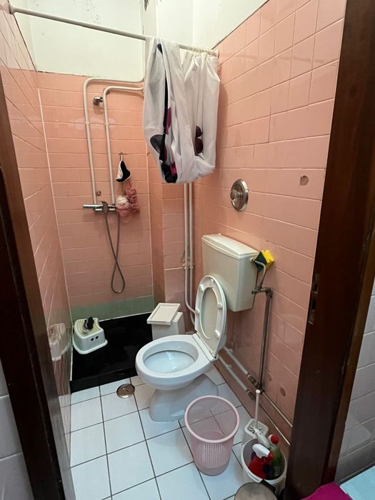 Quarto com WC para alugar (mulheres)