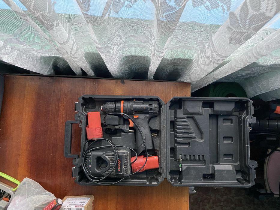 Шуруповерт,зарядне,аккумулятор