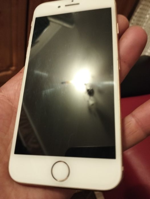 iPhone 8 ,без батареї!